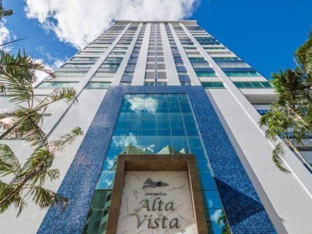 Apartamento com 242m² 3 quartos e 4 banheiros, à venda, no bairro Centro em Balneário Camboriú