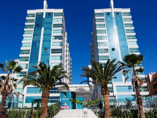 Apartamento com 270m² 4 quartos e 5 banheiros, à venda, no bairro Meia Praia em Itapema
