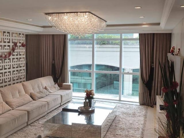Apartamento com 270m² 4 quartos e 5 banheiros, à venda, no bairro Meia Praia em Itapema