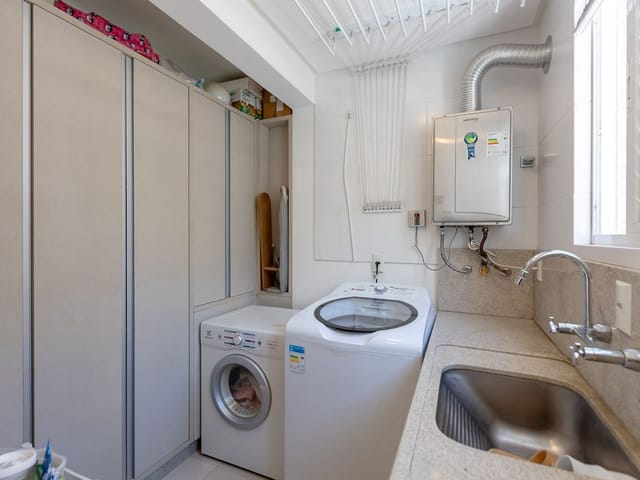 Apartamento com 213m² 3 quartos e 4 banheiros, à venda, no bairro Centro em Balneário Camboriú