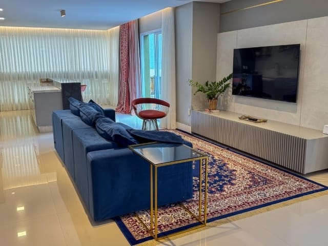 Apartamento com 251m² 4 quartos e 5 banheiros, à venda, no bairro Meia Praia em Itapema