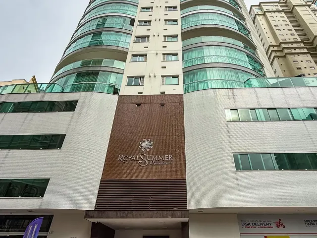 Apartamento com 240m² 3 quartos e 3 banheiros, à venda, no bairro Meia Praia em Itapema