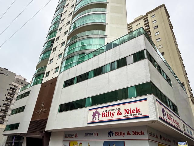 Apartamento com 240m² 3 quartos e 3 banheiros, à venda, no bairro Meia Praia em Itapema