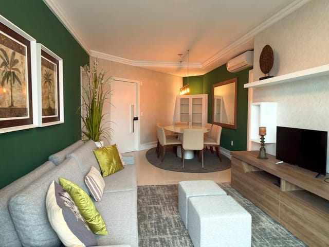 Apartamento com 240m² 3 quartos e 3 banheiros, à venda, no bairro Meia Praia em Itapema
