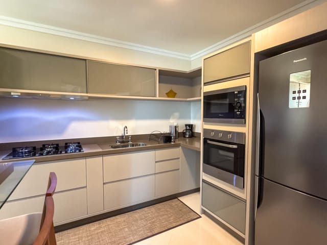 Apartamento com 240m² 3 quartos e 3 banheiros, à venda, no bairro Meia Praia em Itapema
