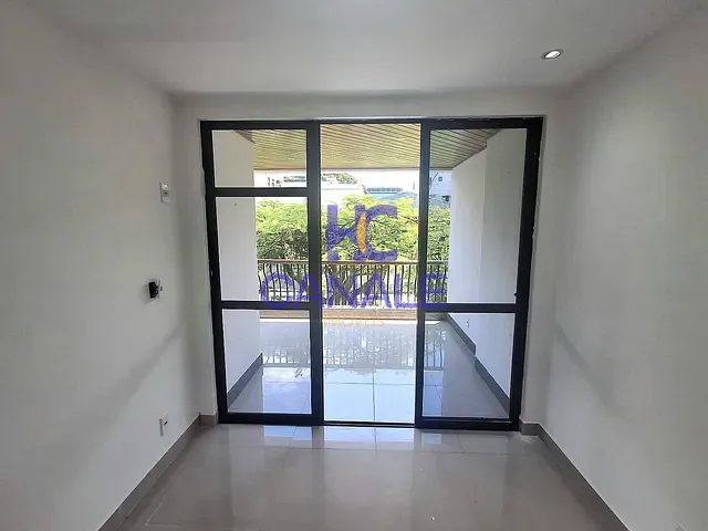 Apartamento 3 quartos e 2 banheiros, para alugar, no bairro Recreio dos Bandeirantes em Rio de Janeiro