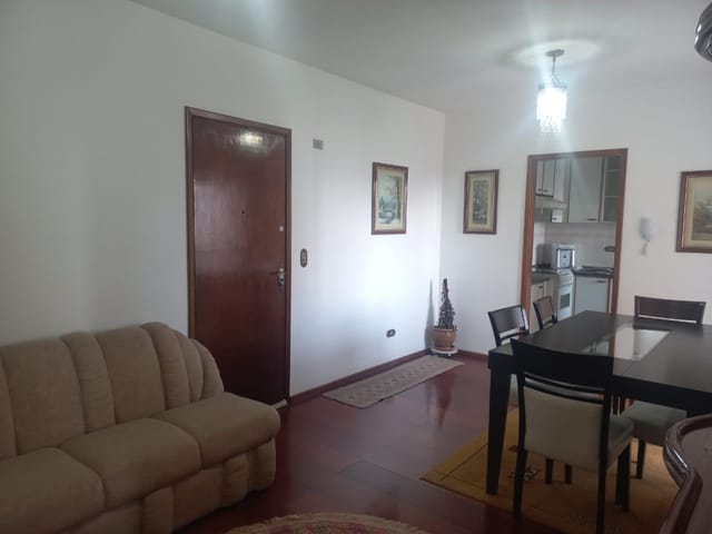 Apartamento 3 quartos e 1 banheiro, para alugar, no bairro Novo Mundo em Curitiba