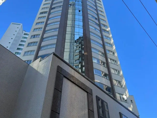 Apartamento com 270m² 3 quartos e 4 banheiros, à venda, no bairro Centro em Balneário Camboriú