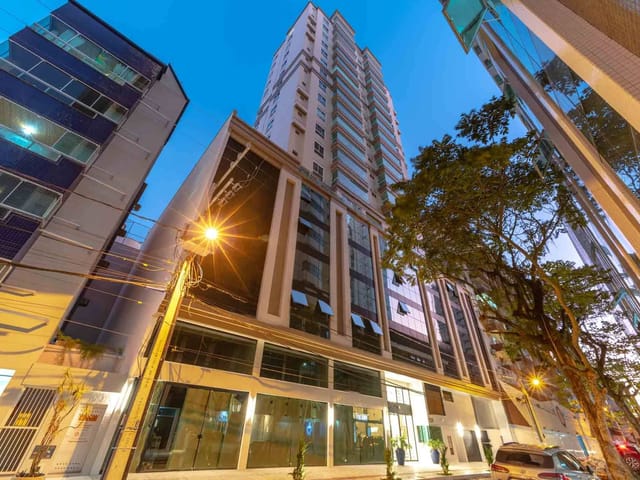 Apartamento com 130m² 3 quartos e 4 banheiros, à venda, no bairro Centro em Balneário Camboriú