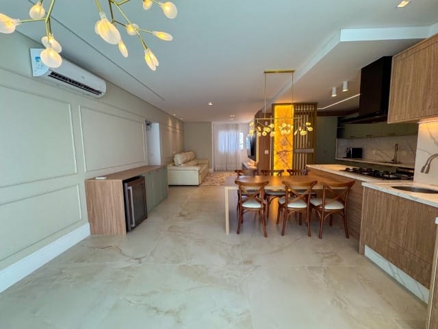 Apartamento com 130m² 3 quartos e 4 banheiros, à venda, no bairro Centro em Balneário Camboriú