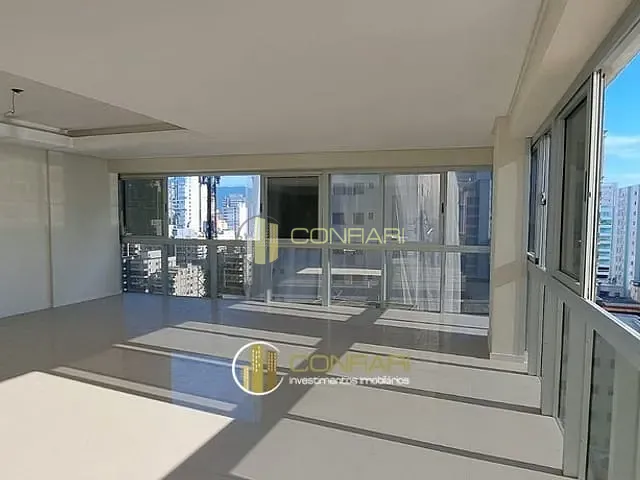 Apartamento com 352m² 4 quartos e 5 banheiros, à venda, no bairro Meia Praia em Itapema