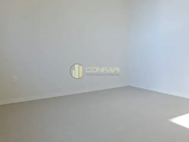 Apartamento com 352m² 4 quartos e 5 banheiros, à venda, no bairro Meia Praia em Itapema