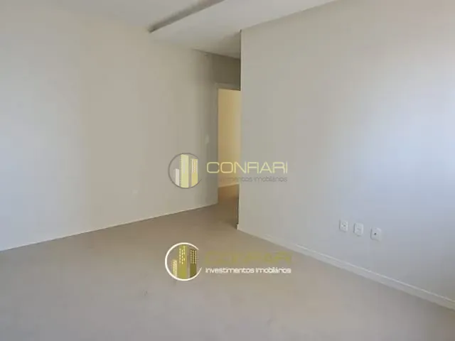 Apartamento com 352m² 4 quartos e 5 banheiros, à venda, no bairro Meia Praia em Itapema