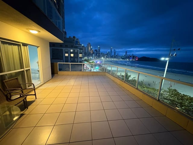 Apartamento com 332m² 4 quartos e 2 banheiros, à venda, no bairro Centro em Balneário Camboriú