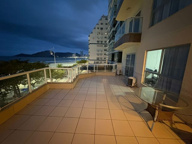 Apartamento com 332m² 4 quartos e 2 banheiros, à venda, no bairro Centro em Balneário Camboriú