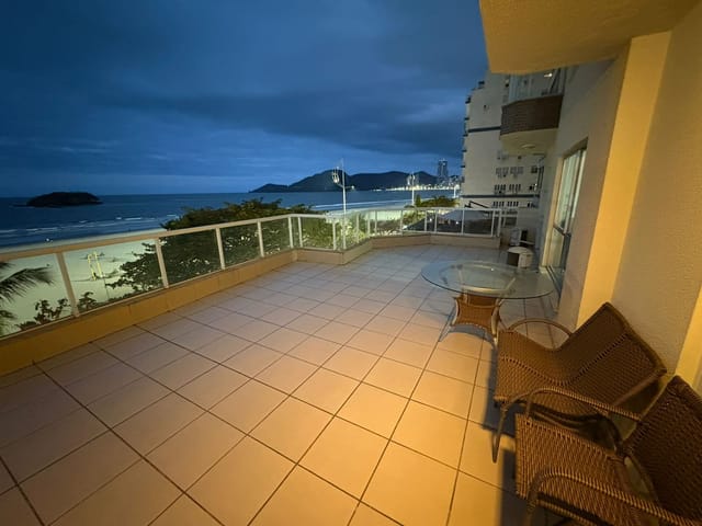 Apartamento com 332m² 4 quartos e 2 banheiros, à venda, no bairro Centro em Balneário Camboriú