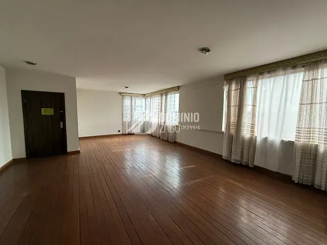 Apartamento com 317m² 4 quartos e 3 banheiros, à venda ou para alugar, no bairro Centro em Uberaba