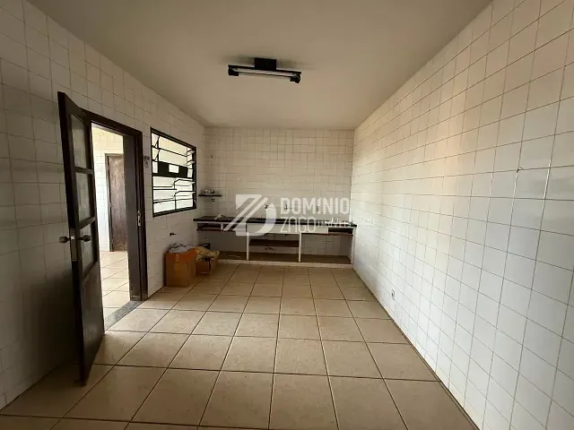 Apartamento com 317m² 4 quartos e 3 banheiros, à venda ou para alugar, no bairro Centro em Uberaba