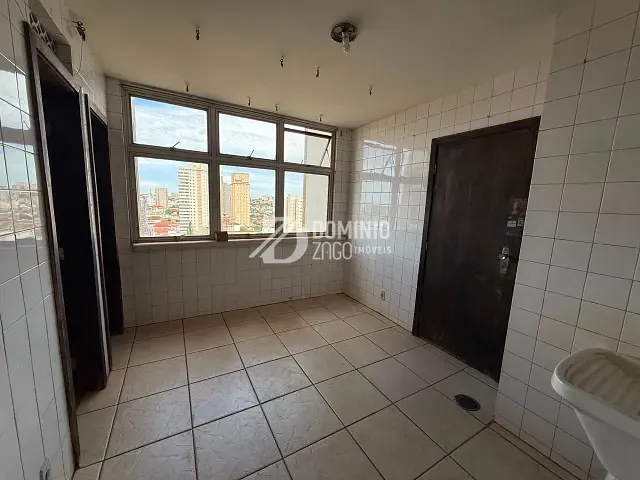 Apartamento com 317m² 4 quartos e 3 banheiros, à venda ou para alugar, no bairro Centro em Uberaba