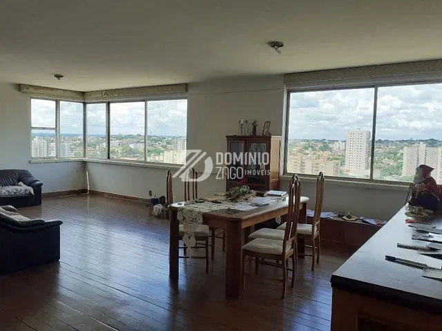 Apartamento com 317m² 4 quartos e 3 banheiros, à venda, no bairro Centro em Uberaba