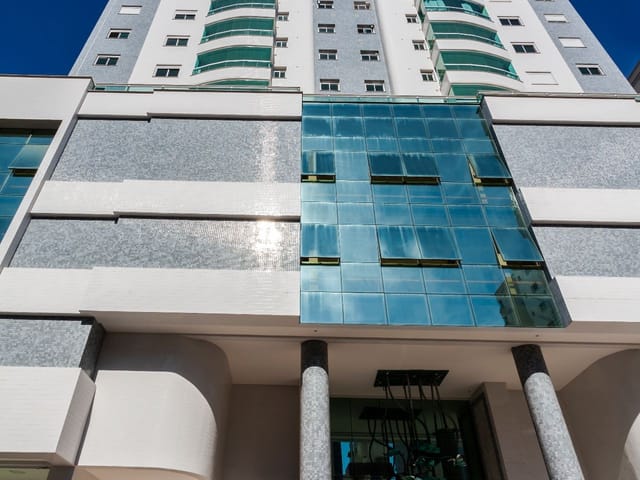 Apartamento com 201m² 3 quartos e 4 banheiros, à venda, no bairro Centro em Balneário Camboriú