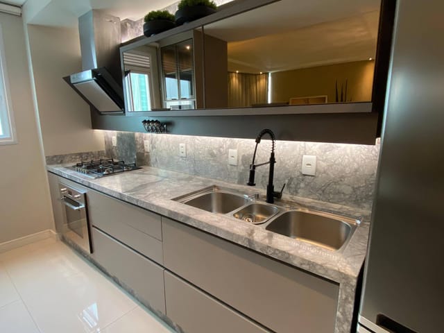 Apartamento com 201m² 3 quartos e 4 banheiros, à venda, no bairro Centro em Balneário Camboriú