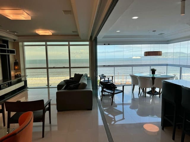 Apartamento com 362m² 4 quartos e 5 banheiros, à venda, no bairro Meia Praia em Itapema
