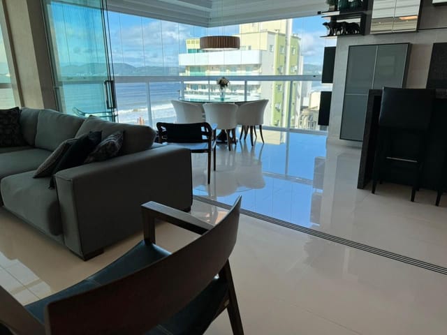 Apartamento com 362m² 4 quartos e 5 banheiros, à venda, no bairro Meia Praia em Itapema