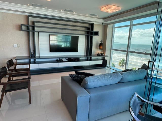 Apartamento com 362m² 4 quartos e 5 banheiros, à venda, no bairro Meia Praia em Itapema