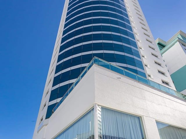 Apartamento com 131m² 4 quartos e 3 banheiros, à venda, no bairro Centro em Balneário Camboriú