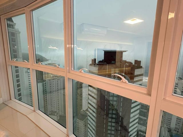 Apartamento com 131m² 4 quartos e 3 banheiros, à venda, no bairro Centro em Balneário Camboriú