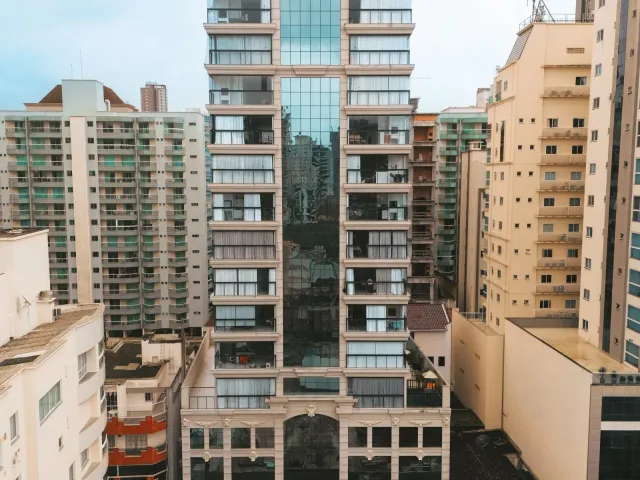 Apartamento com 150m² 4 quartos e 5 banheiros, à venda, no bairro Meia Praia em Itapema