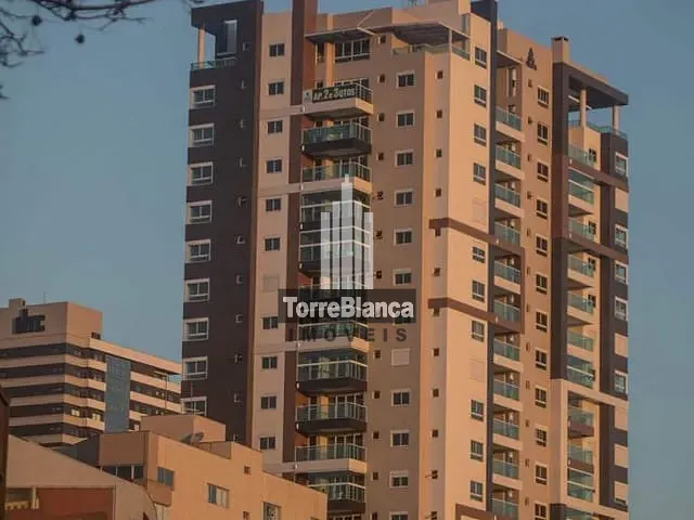 Apartamento com 294m² 4 quartos e 2 banheiros, à venda, no bairro Centro em Ponta Grossa