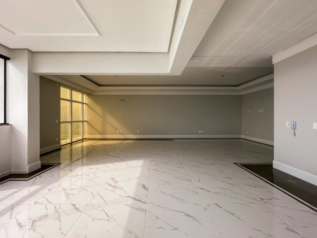 Apartamento com 348m² 4 quartos e 5 banheiros, à venda, no bairro Meia Praia em Itapema