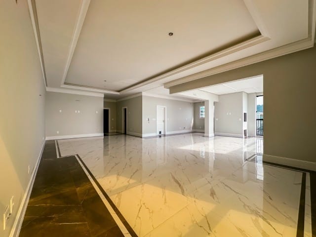 Apartamento com 348m² 4 quartos e 5 banheiros, à venda, no bairro Meia Praia em Itapema