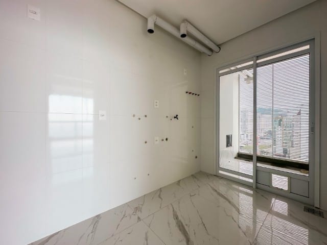 Apartamento com 348m² 4 quartos e 5 banheiros, à venda, no bairro Meia Praia em Itapema
