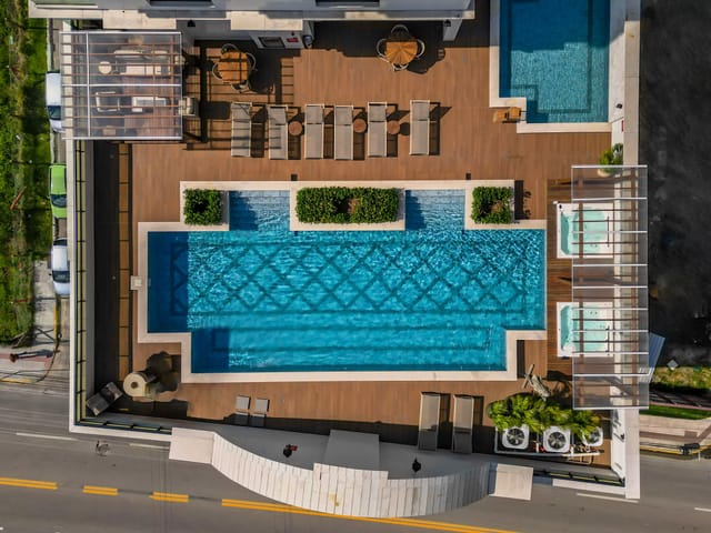Apartamento com 183m² 4 quartos e 5 banheiros, à venda, no bairro Meia Praia em Itapema