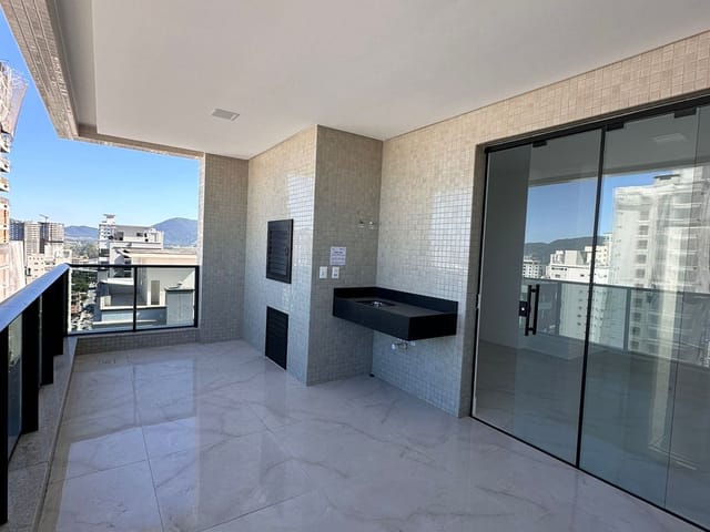 Apartamento com 135m² 3 quartos e 4 banheiros, à venda, no bairro Meia Praia em Itapema