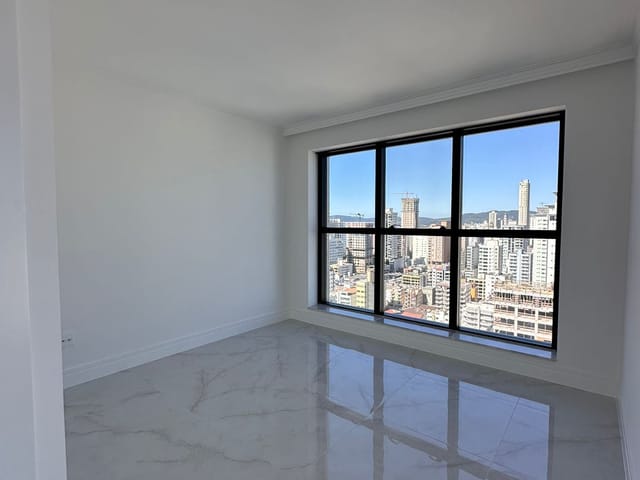 Apartamento com 135m² 3 quartos e 4 banheiros, à venda, no bairro Meia Praia em Itapema