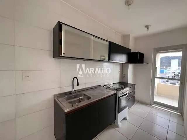 Apartamento com 56m² 2 quartos e 1 banheiro, para alugar, no bairro Espinheiros em Itajaí