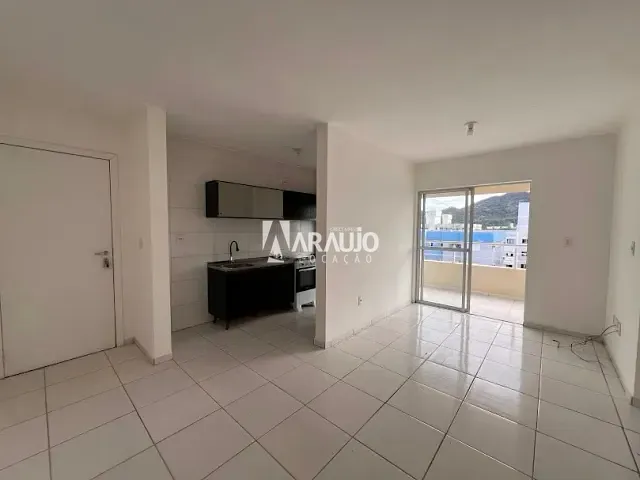 Apartamento com 56m² 2 quartos e 1 banheiro, para alugar, no bairro Espinheiros em Itajaí