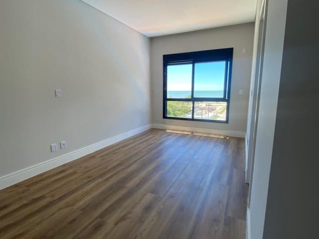Apartamento com 183m² 4 quartos e 5 banheiros, à venda, no bairro Meia Praia em Itapema