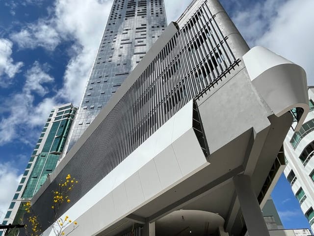 Apartamento com 165m² 4 quartos e 5 banheiros, à venda, no bairro Centro em Balneário Camboriú