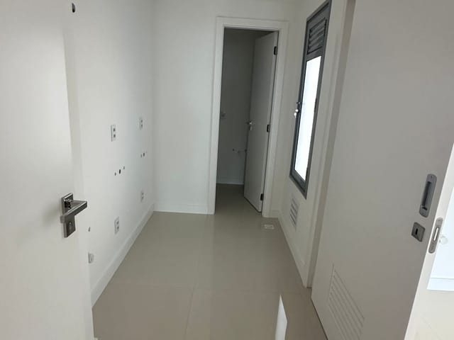 Apartamento com 165m² 4 quartos e 5 banheiros, à venda, no bairro Centro em Balneário Camboriú