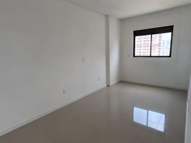 Apartamento com 114m² 3 quartos e 4 banheiros, à venda, no bairro Meia Praia em Itapema