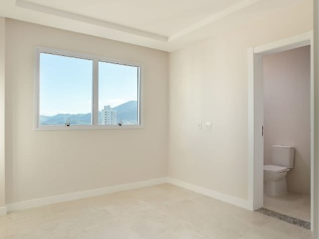 Apartamento com 127m² 3 quartos e 4 banheiros, à venda, no bairro Meia Praia em Itapema