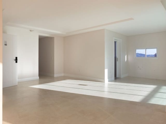 Apartamento com 127m² 3 quartos e 4 banheiros, à venda, no bairro Meia Praia em Itapema