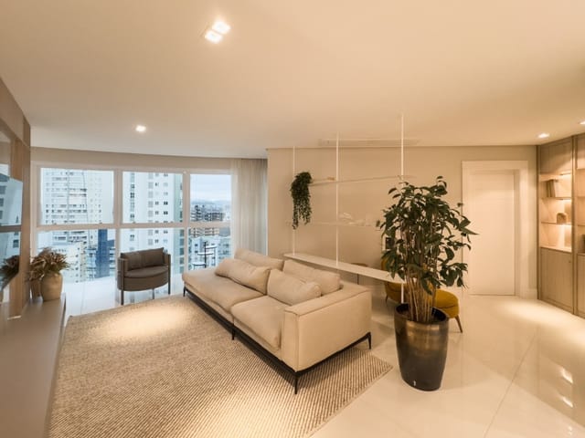 Apartamento com 256m² 3 quartos e 4 banheiros, à venda, no bairro Centro em Balneário Camboriú
