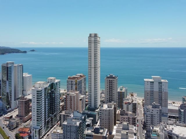 Apartamento com 331m² 4 quartos e 5 banheiros, à venda, no bairro Meia Praia em Itapema