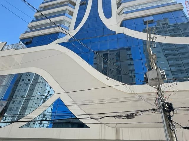 Apartamento com 188m² 4 quartos e 5 banheiros, à venda, no bairro Meia Praia em Itapema